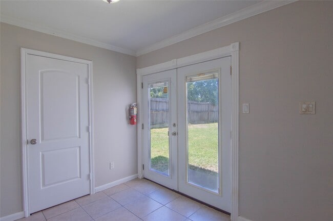 Building Photo - 15806 Val Verde Dr