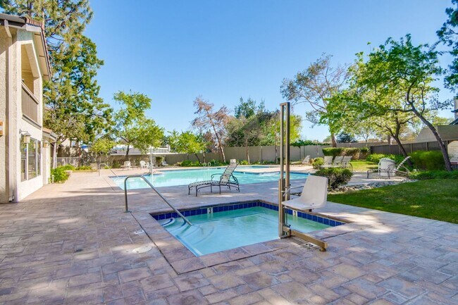 Building Photo - 1 Bed 1 Bath With Lots of Amenities!