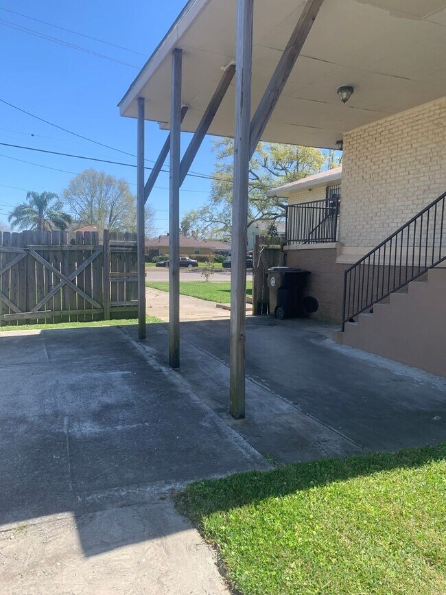 Building Photo - Fully Furnished Comfort Near New Orleans Universities