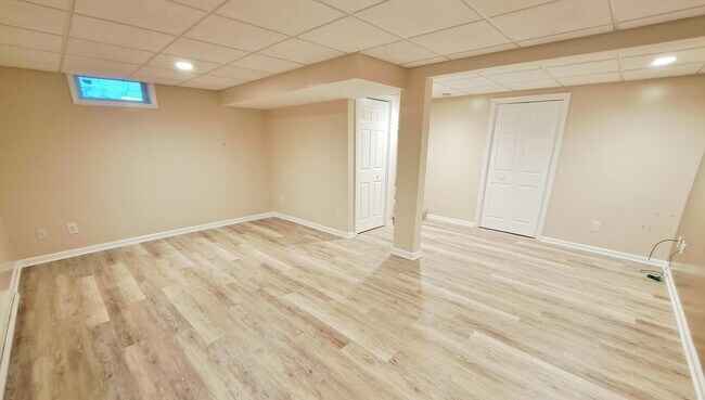 Building Photo - 417 Debbi Ct