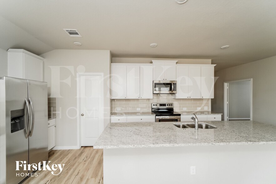 Building Photo - 2712 La Mundial St