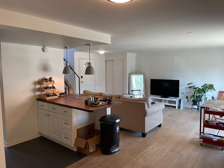 Building Photo - 1321 I St NE