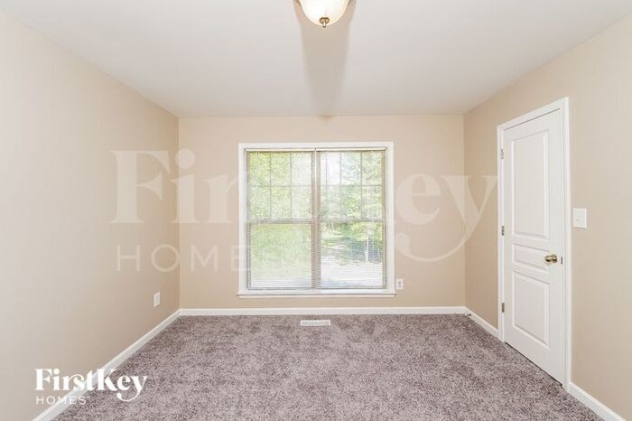 Building Photo - 105 Whispering Way