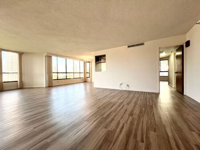 Building Photo - Punchbowl- Continental Plaza: Large 2BR, 2...