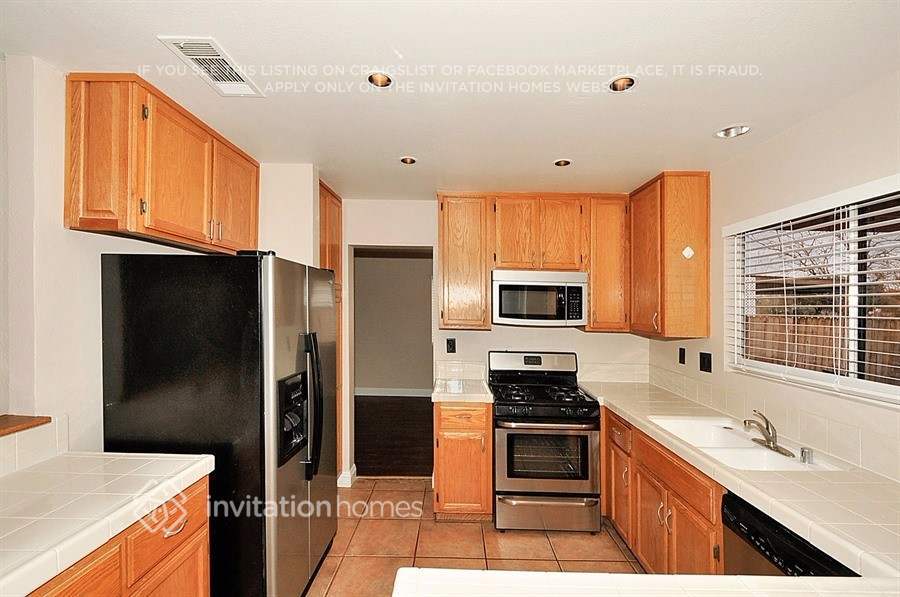 Building Photo - 2494 Muirfield Ave