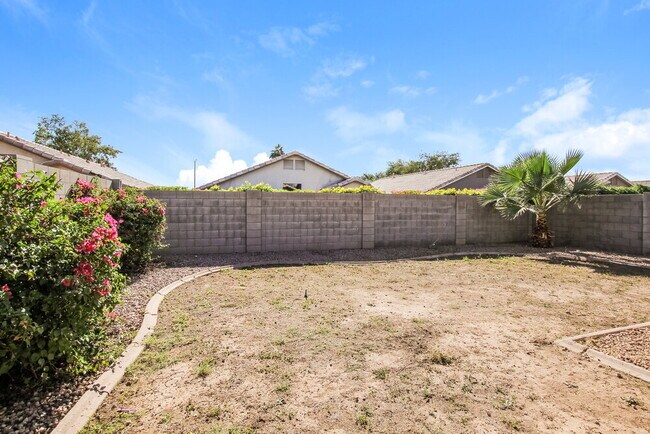 Building Photo - 8547 W Laurel Ln