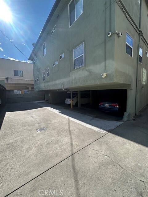 Building Photo - 1818 N Kingsley Dr