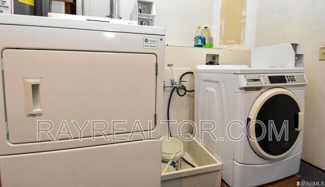 Building Photo - 1445 Lombard St