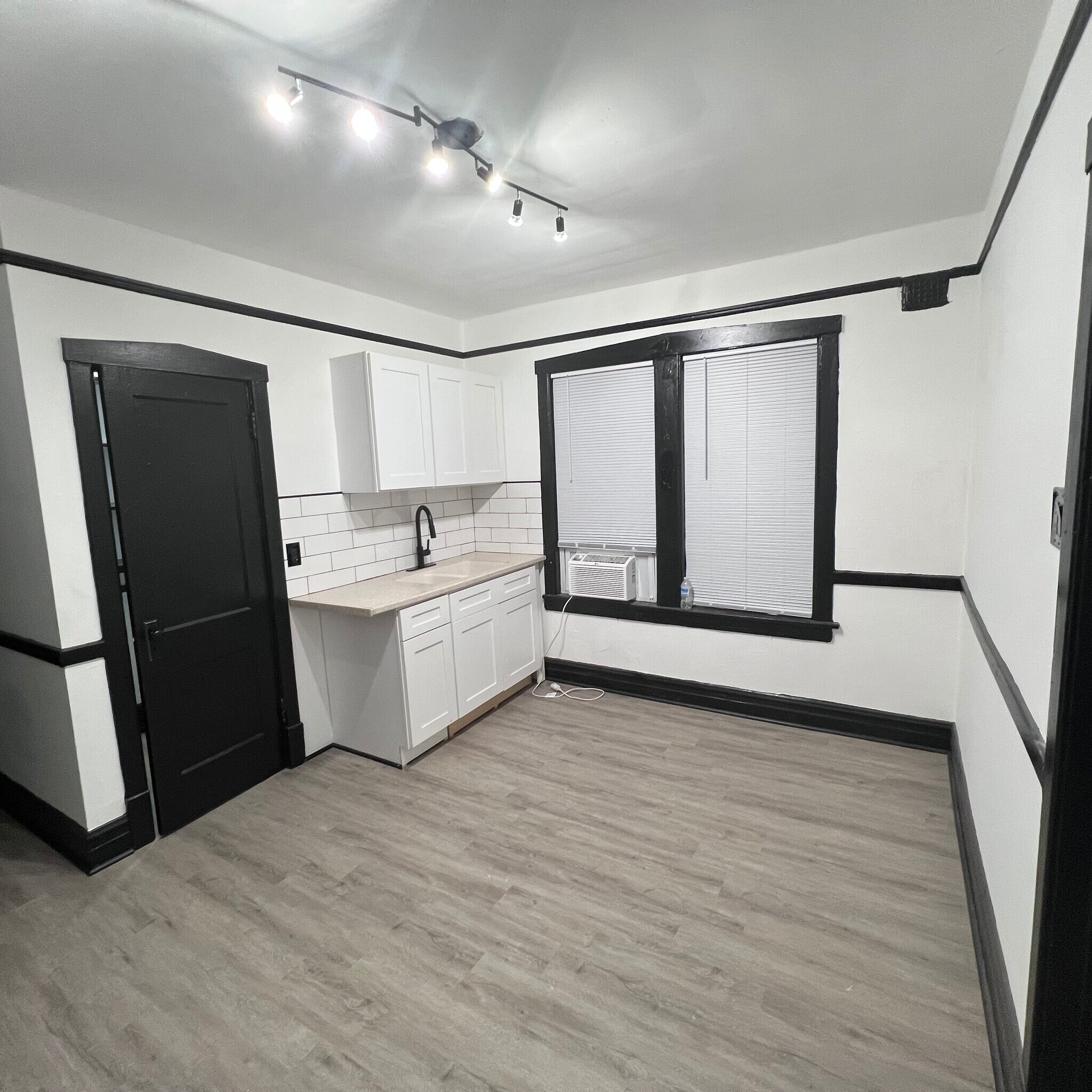 Building Photo - 1621 S 50th Ct