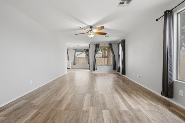 Building Photo - 851 S Fern Ct