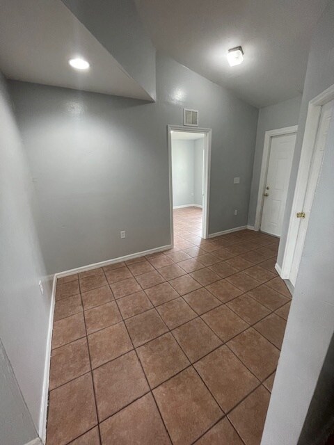 Building Photo - 1417 SE 1st Pl