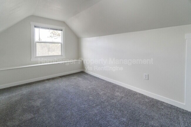 Building Photo - 1909 S Garden Springs Rd