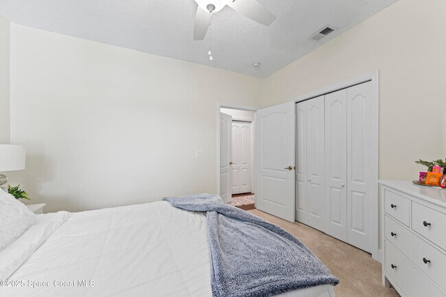 Building Photo - 1020 Venetian Dr