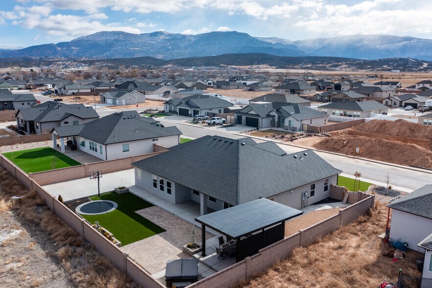 Building Photo - 4420 W 300 N