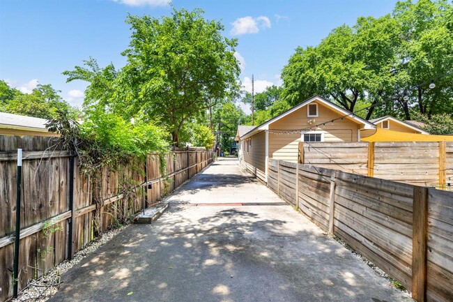 Building Photo - 4609 Gonzales St