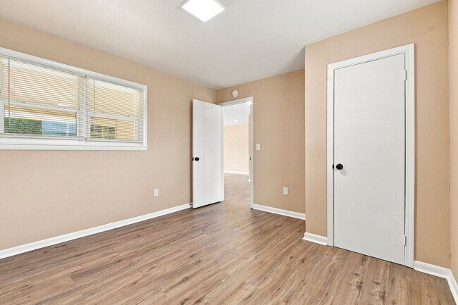 Building Photo - 65 2nd St