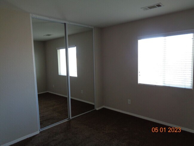 Building Photo - 2739 Garnet Ln