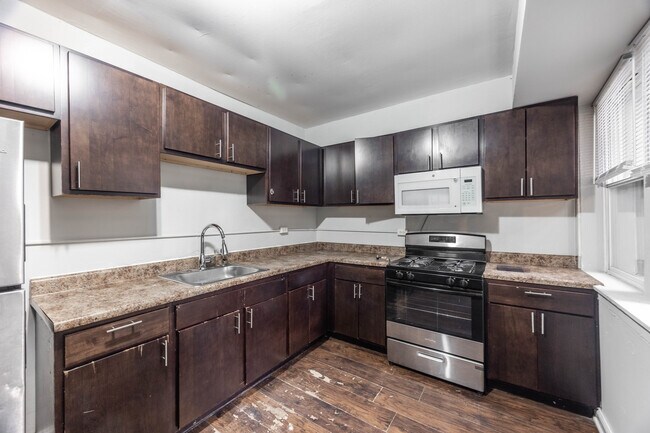 Building Photo - 6300 N Oakley Ave