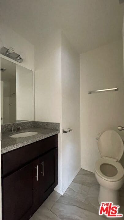 Building Photo - 545 S Manhattan Pl