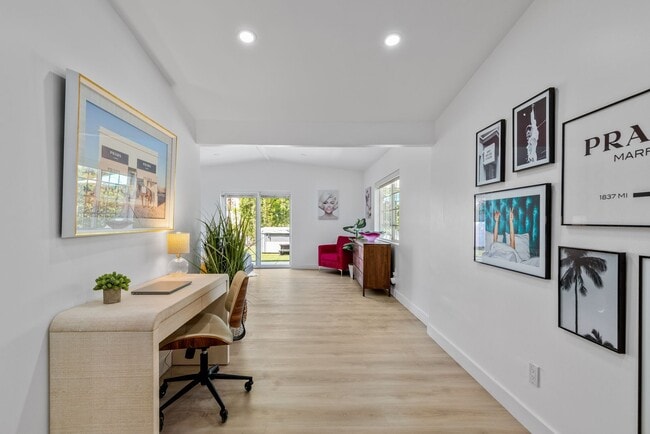 Building Photo - Stunning Desert Contemporary Home in Sunrise Park (Monthly Only - No Long Term)