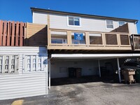 Building Photo - 3 bed, 2.5 bath Townhome, Amazing New Deck...