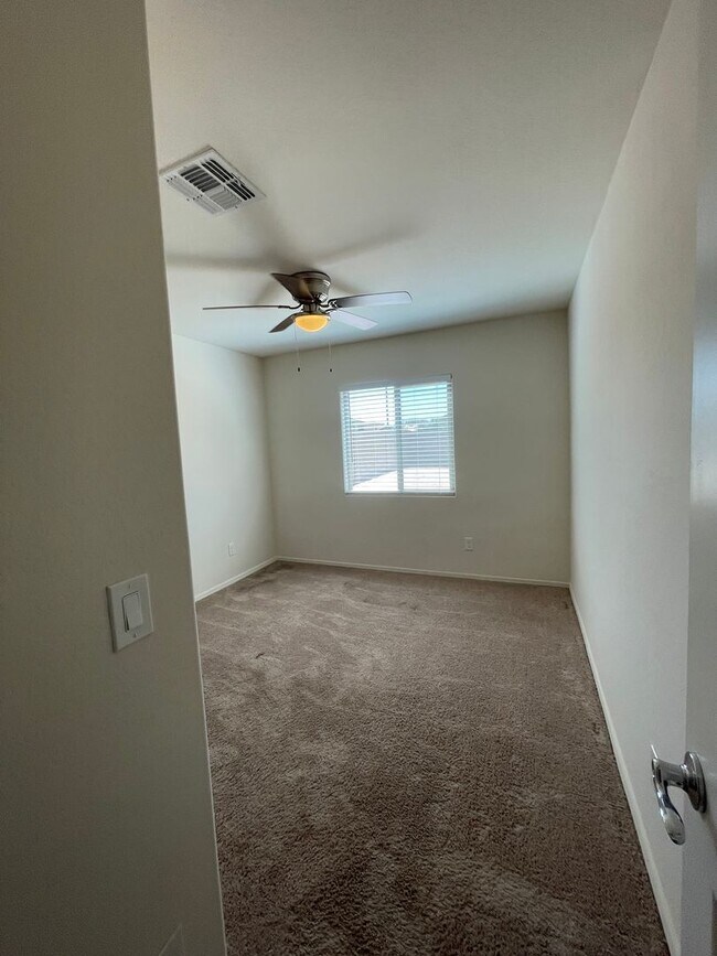 Building Photo - Spacious New-Build Family Home!