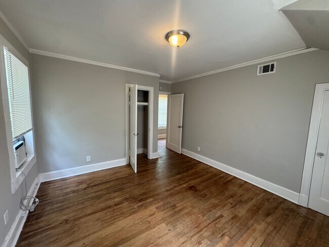 Building Photo - Narrow Lane Home