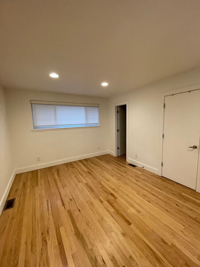 Building Photo - STUNNING Four Bedroom Ranch in Denver, CO-...