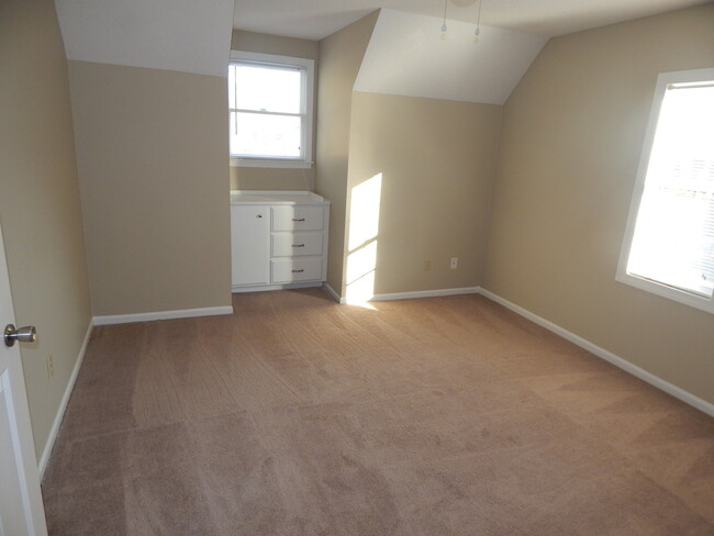 Building Photo - 2846 Willow Wood Cir