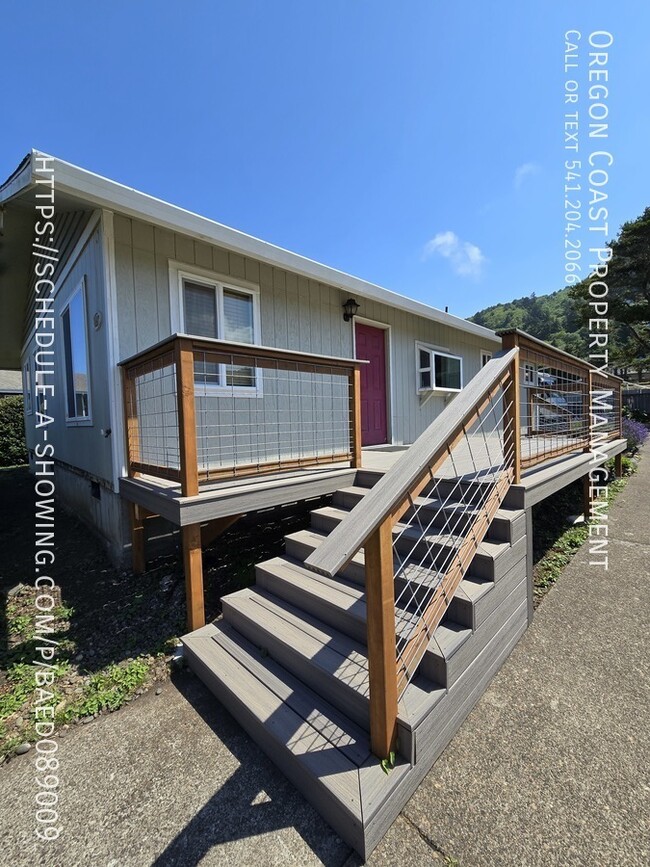 Building Photo - 3bed/2bath - New Deck & Interior Paint