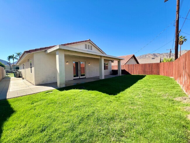 Building Photo - AVAILABLE NOW!!! 3 Bedroom 2 Bathroom Home in La Quinta