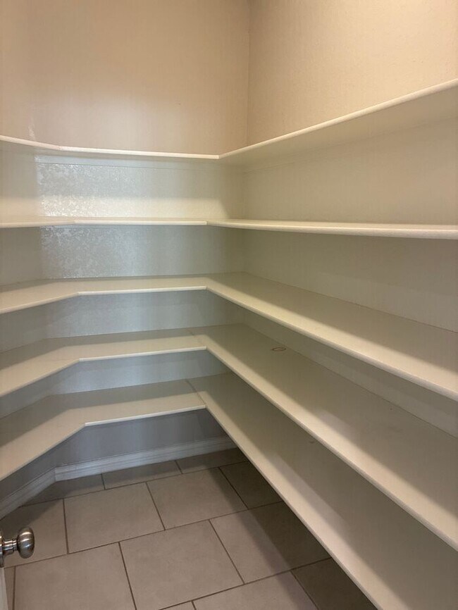 Building Photo - 4BR/3BA House • In-Unit W/D • Attached Garage  • Backyard in San Antonio