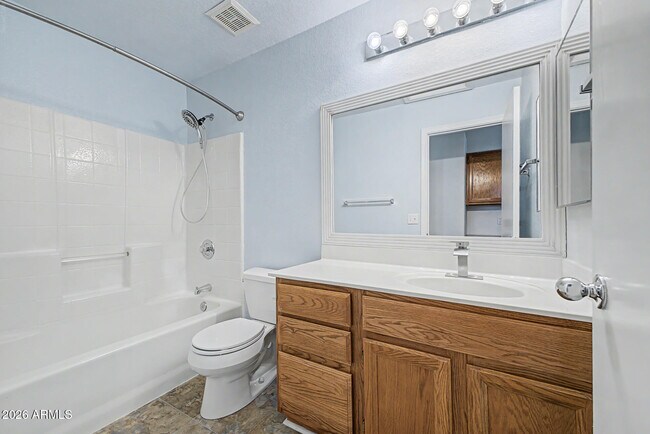 Building Photo - 1068 W Glenmere Dr