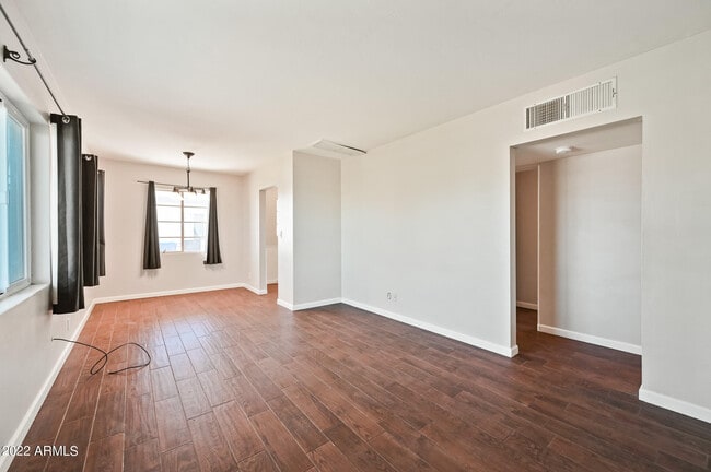 Building Photo - 144 North Hunt Dr E