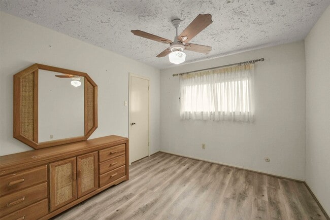 Building Photo - 16323 Summer Dawn Ln