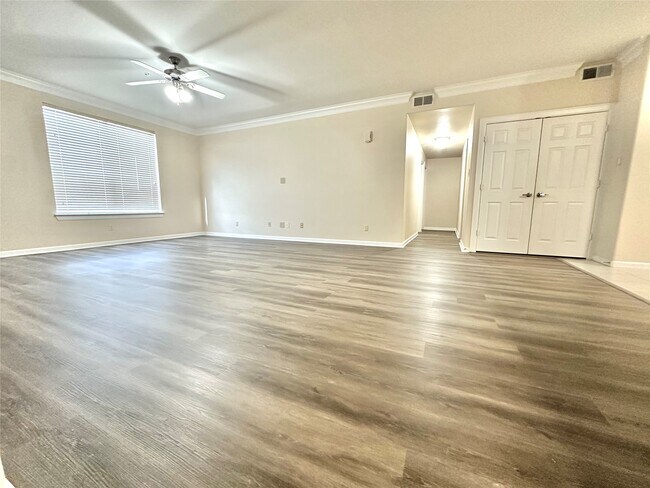 Building Photo - 6611 W Sam Houston Pkwy S