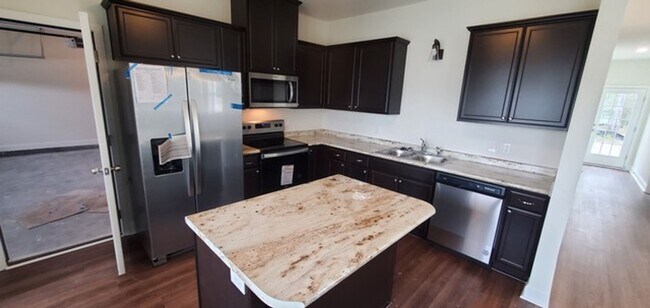 Building Photo - 492 Rutledge Dr