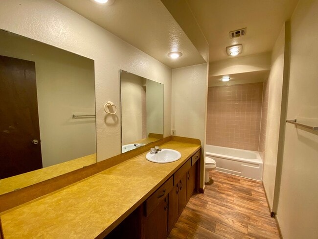 Building Photo - Welcome home!