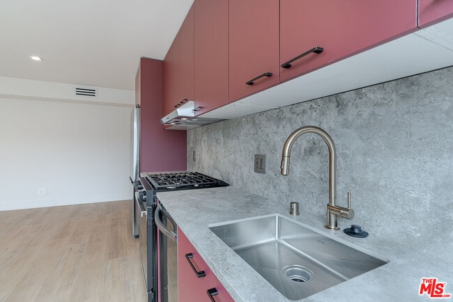 Building Photo - 12425 Texas Ave