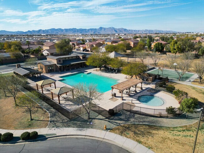 Building Photo - 3 bedroom Home!!