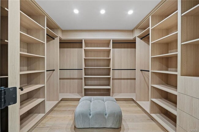 Building Photo - 5157 Woodley Ave