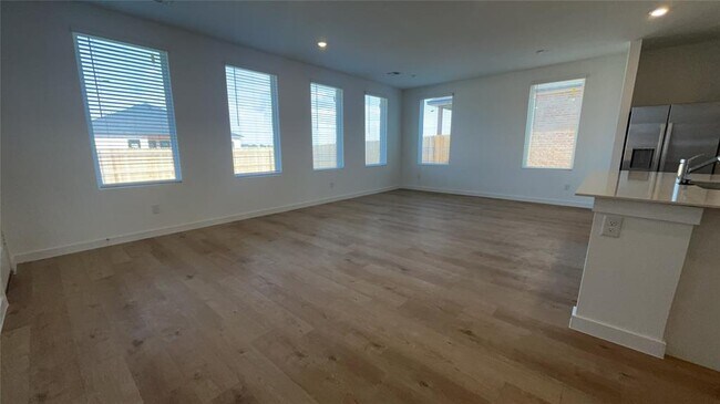 Building Photo - 20417 Deer Creek Dr
