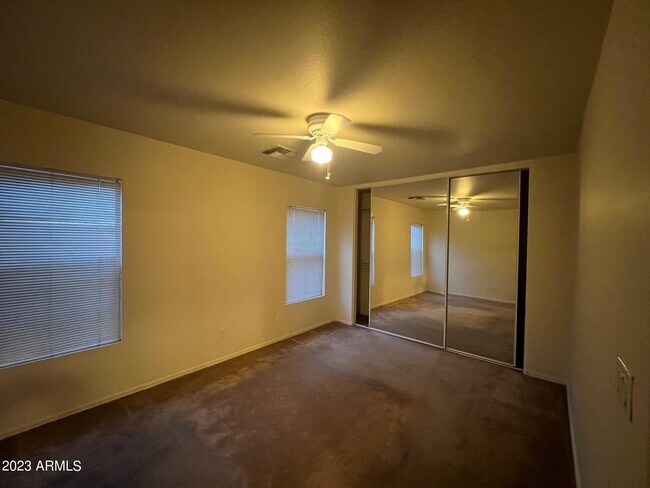 Building Photo - 10289 N 115th Dr