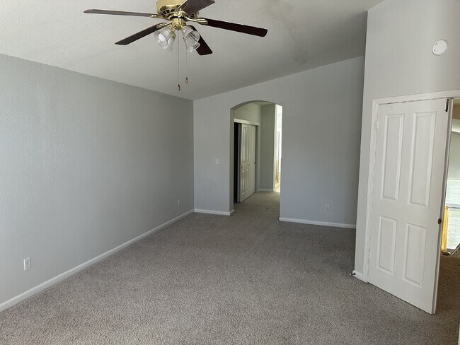 Building Photo - Beautiful 4 Bed/3 Bath Tracy Home with Pool and Fresh Paint