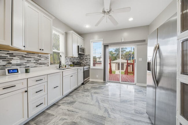 Building Photo - 11224 S Hermosa Ave