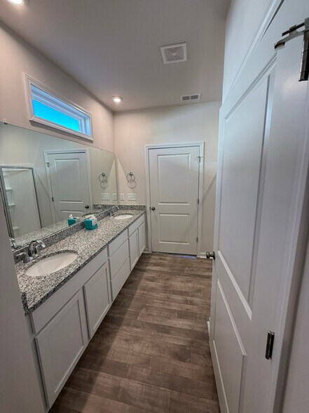 Building Photo - 72 Harvest Moon Dr