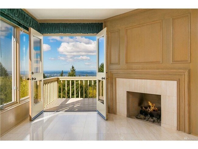 Building Photo - Bellevue Somerset Single Family House with View!!