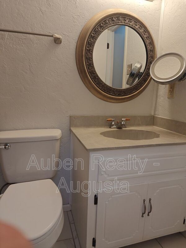 Building Photo - 3718 Byrd Rd