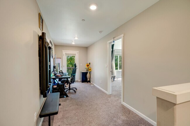Building Photo - Newly Built Townhome 4bd 2.5ba