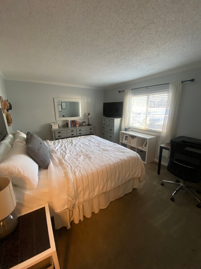 Building Photo - 210 Summit Ridge Dr